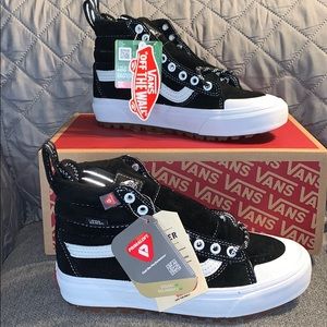 VANS NWT MTE- Men/Women